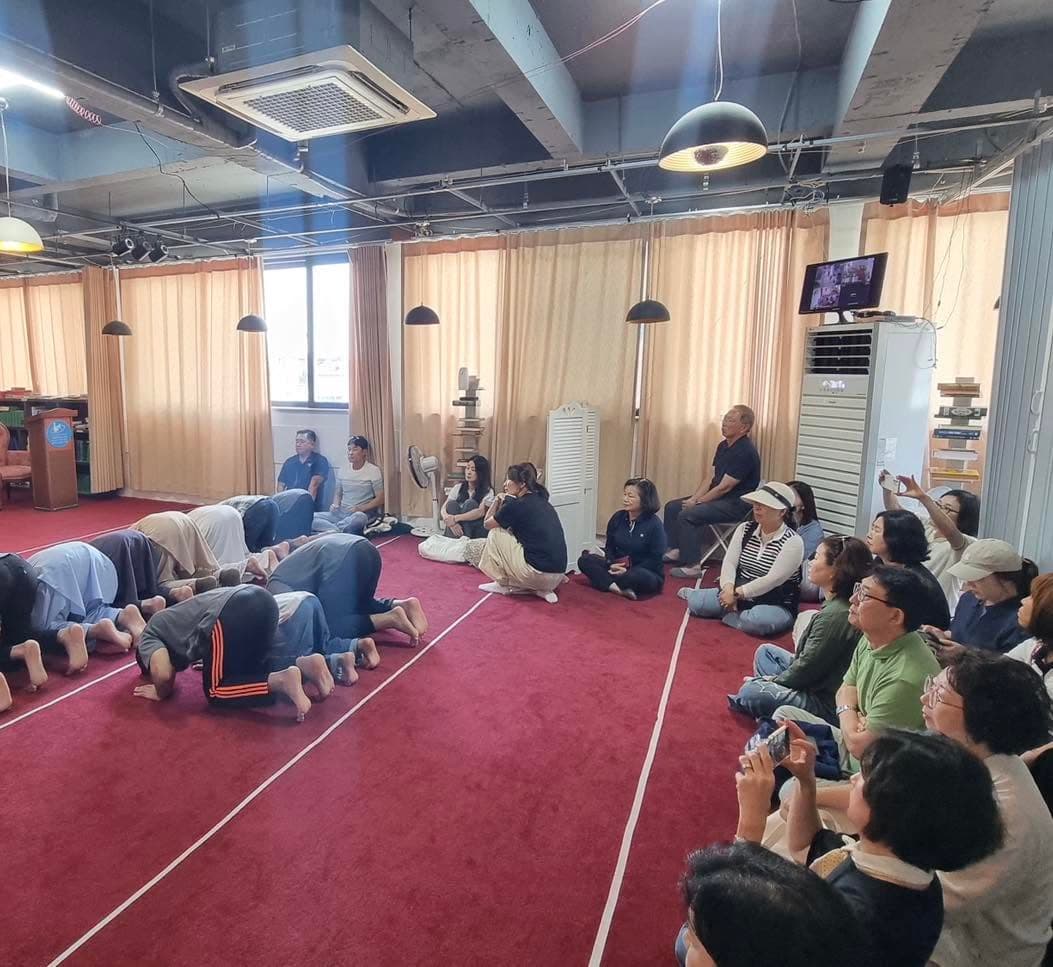 Visitors at the masjid